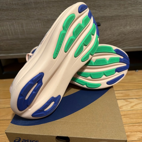 ASICS Women's Gel-Nimbus 28 Light Pink Athletic Shoes - Picture 5 of 7